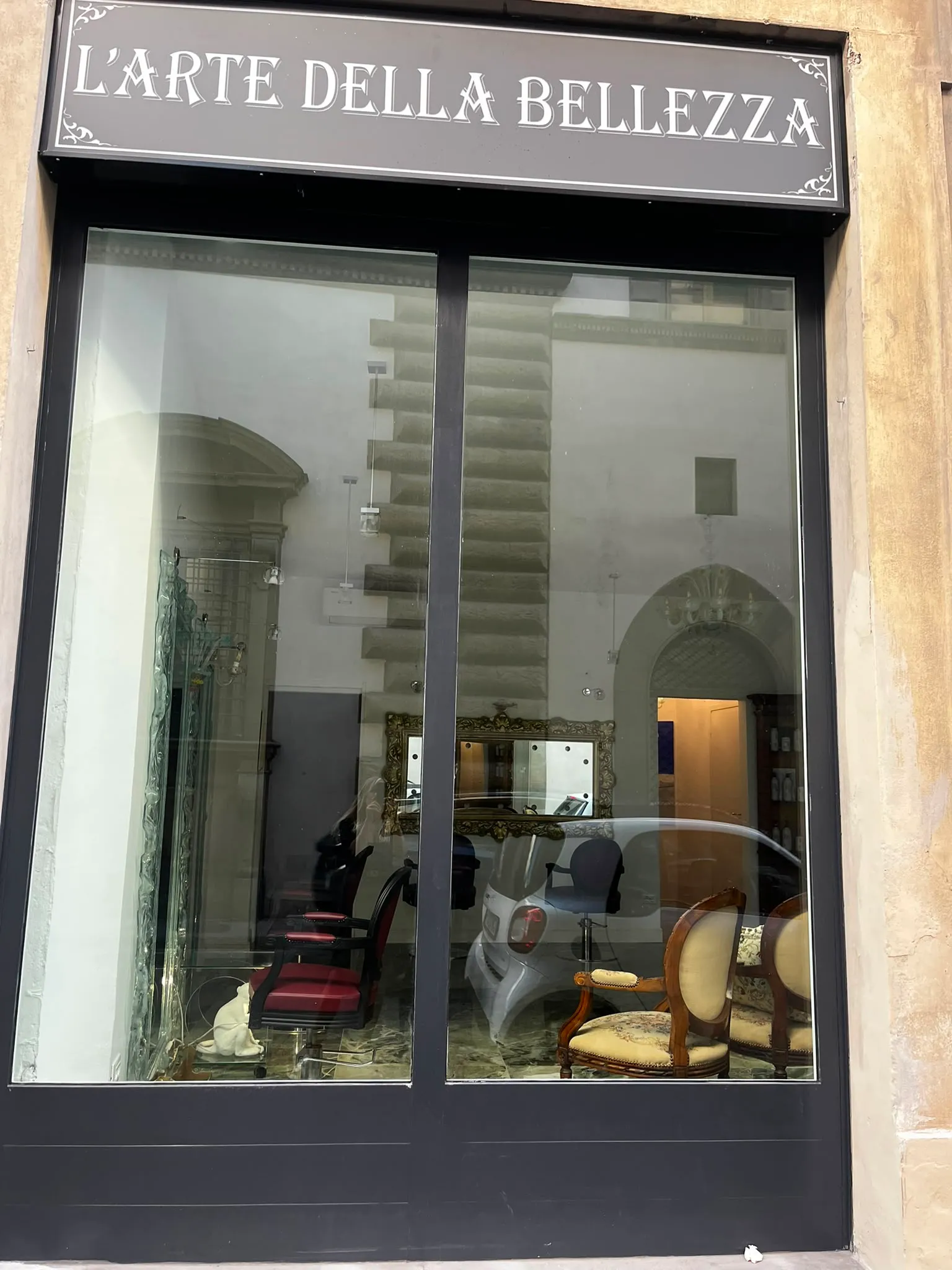 L'insegna L'Arte della Bellezza