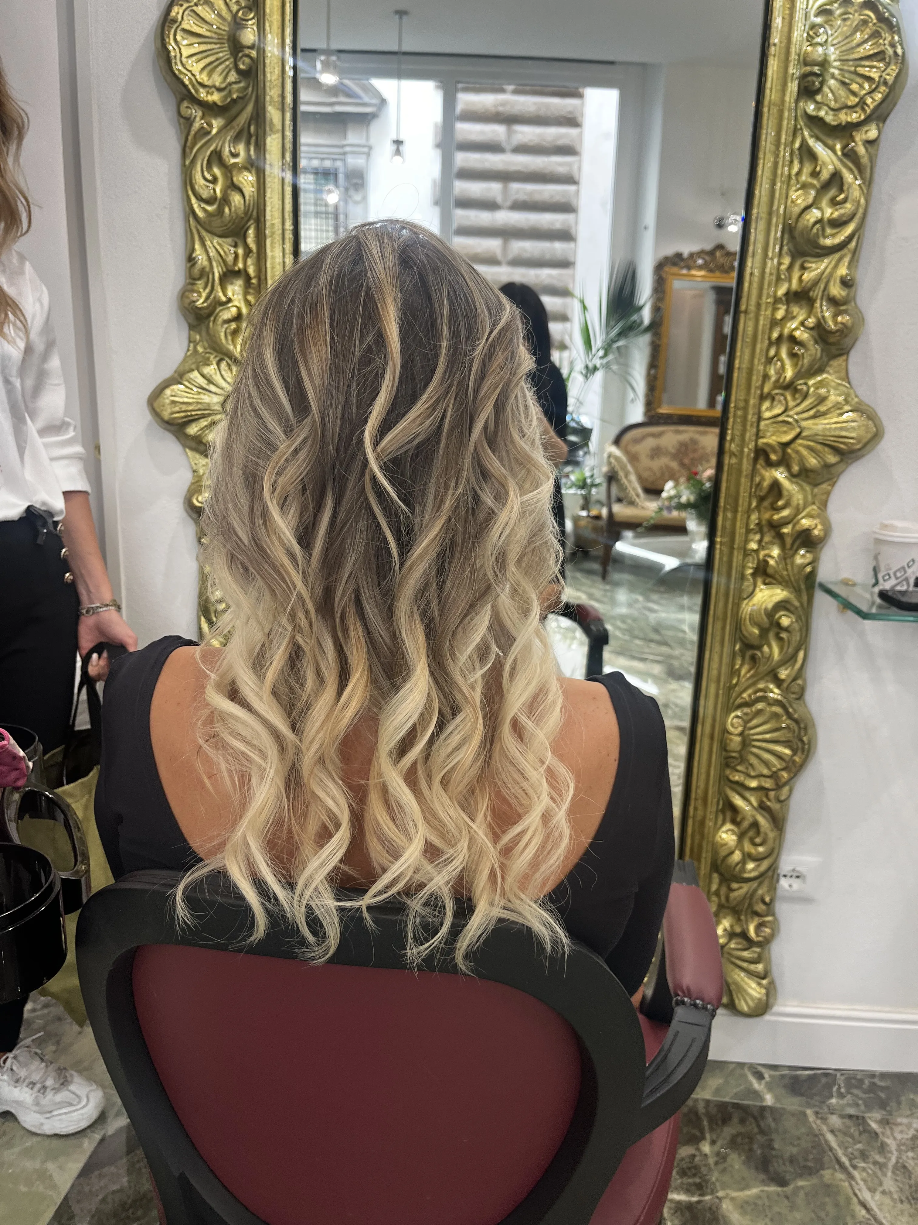 Schiaritura balayage con boccoli